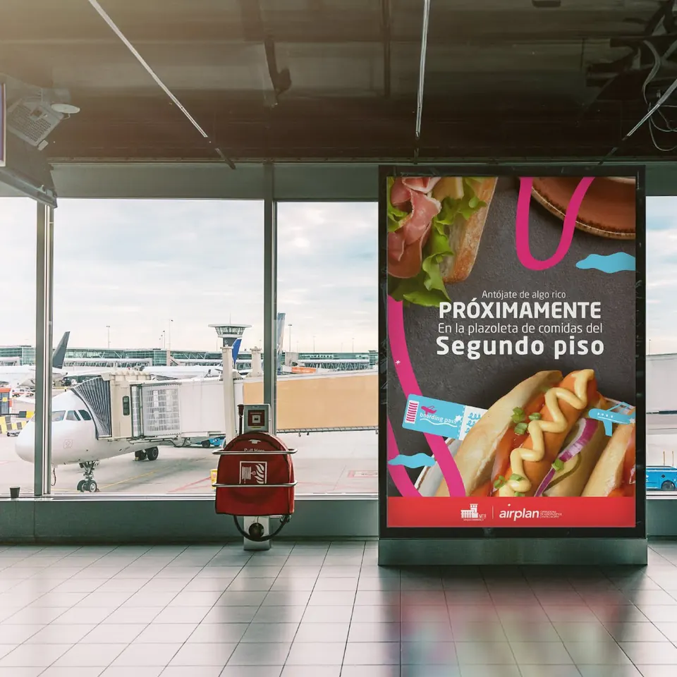 Pieza «Próximamente segundo piso» en la terminal