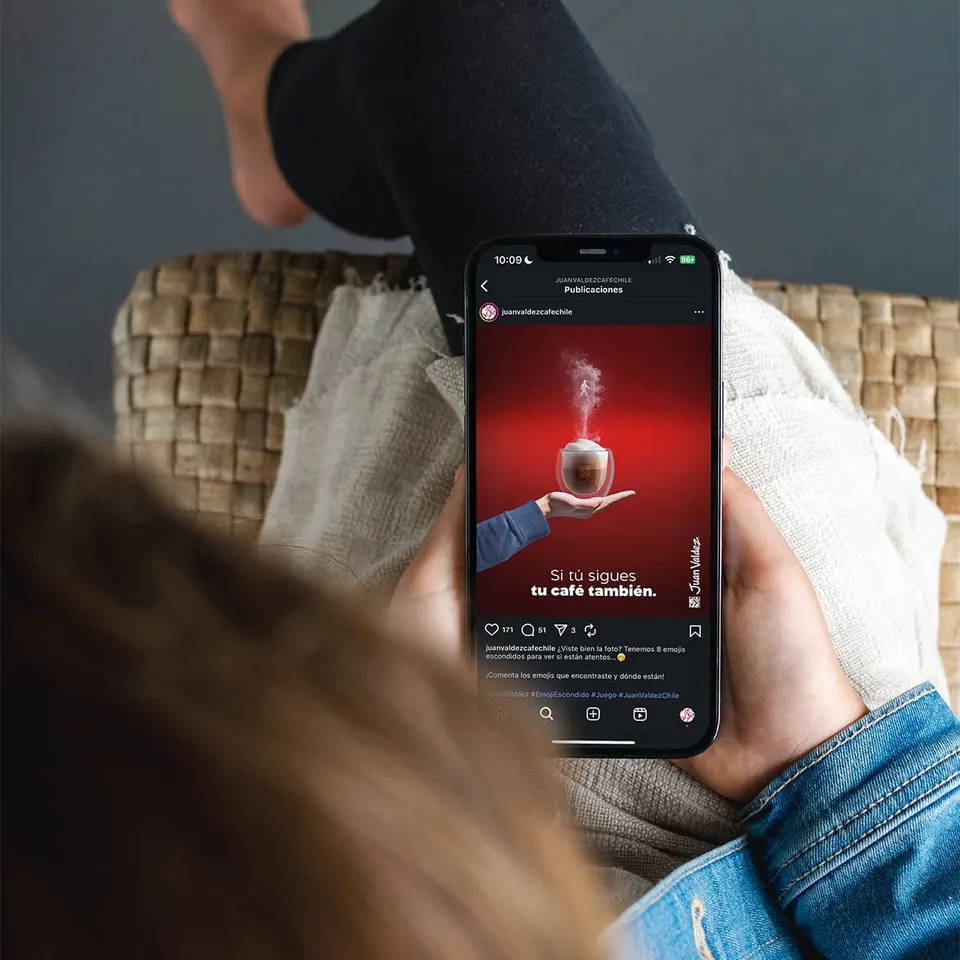 Publicación de los Mixes de Juan Valdez en un celular