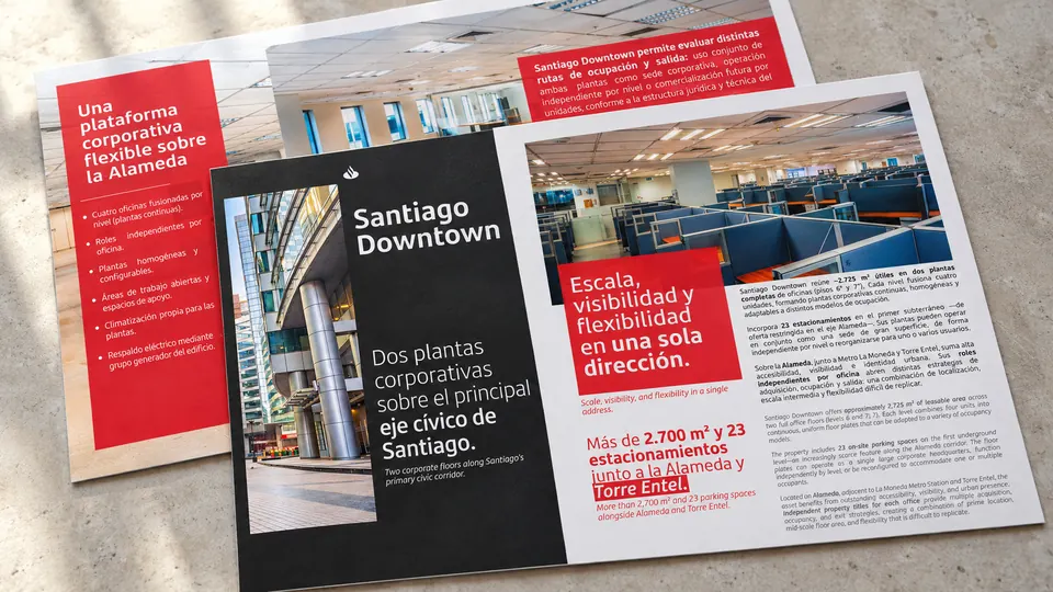 Piezas impresas de la comercialización de oficinas corporativas de Banco Santander en Santiago